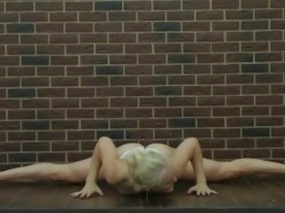Hot Teen babe Does Gymnastics Naked Dora Tornaszkova