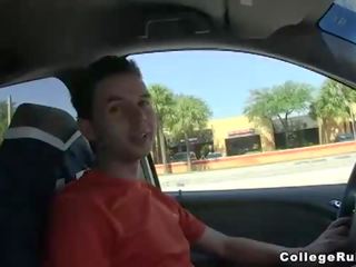 College lover blows dude in van